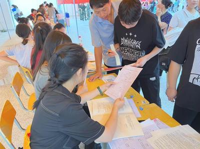 經貿與信息工程系高效有序開展2023年迎新工作，注入專業活力與經貿咨詢新服務